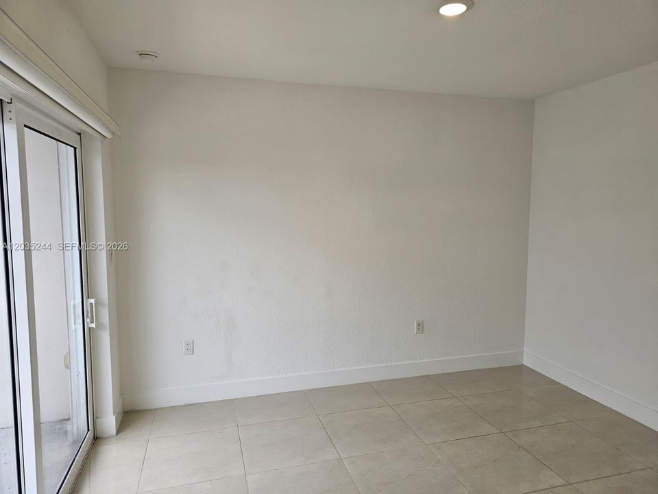 For Rent: $2,500 (4 beds, 3 baths, 1398 Square Feet)