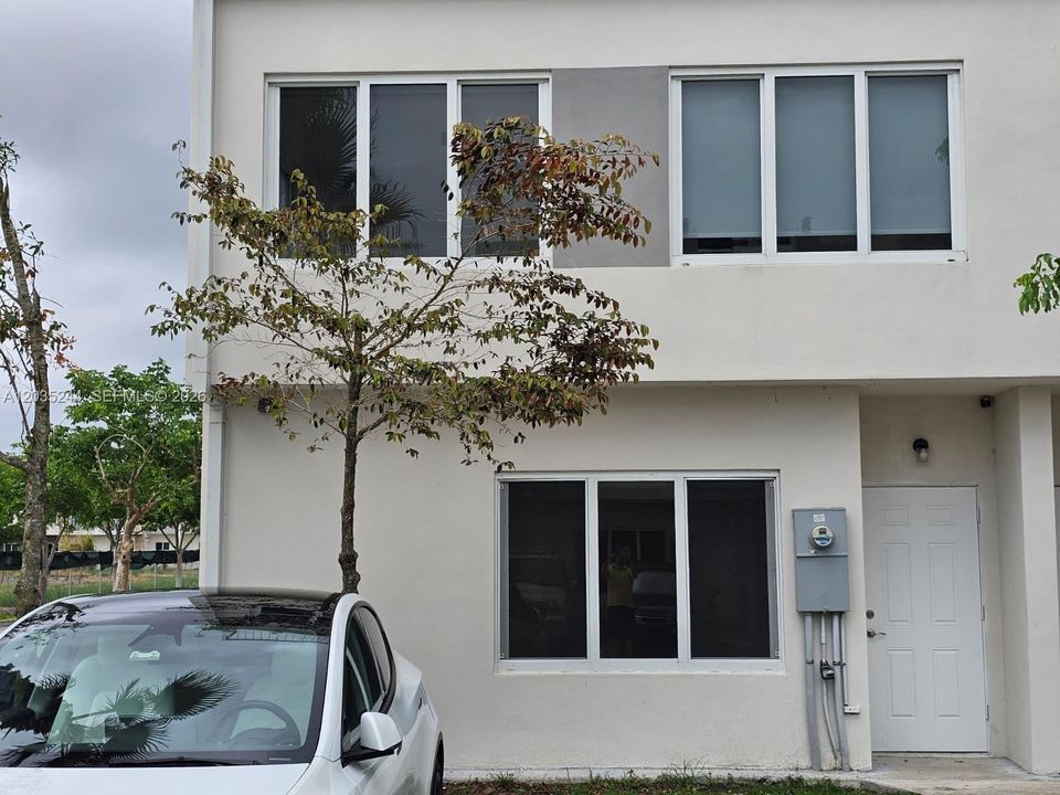 For Rent: $2,500 (4 beds, 3 baths, 1398 Square Feet)