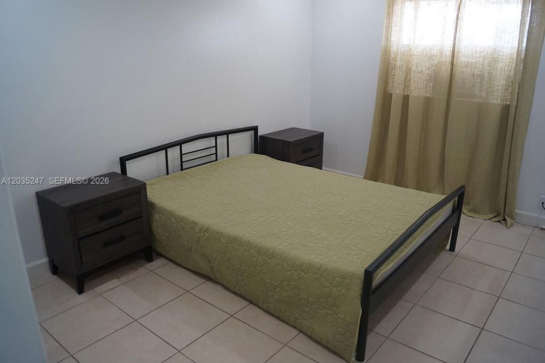 For Sale: $160,000 (1 beds, 1 baths, 640 Square Feet)