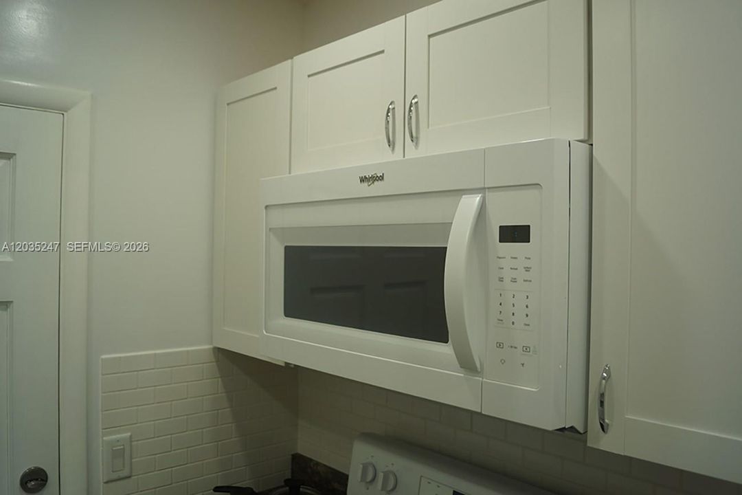 For Sale: $160,000 (1 beds, 1 baths, 640 Square Feet)