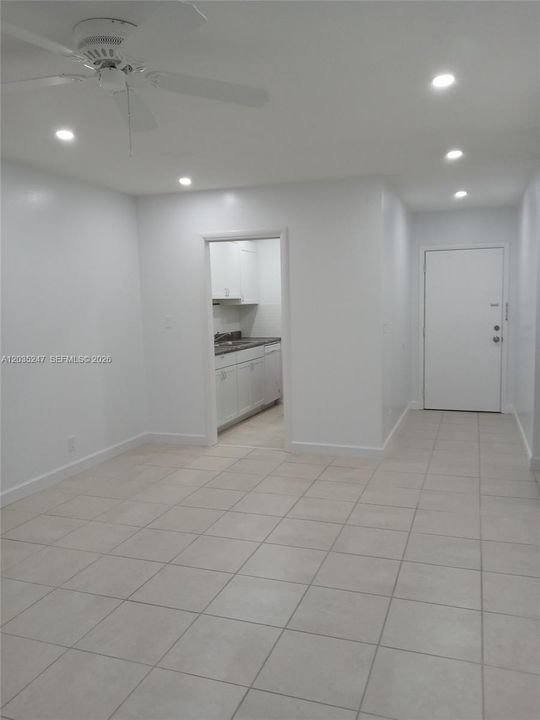 For Sale: $160,000 (1 beds, 1 baths, 640 Square Feet)