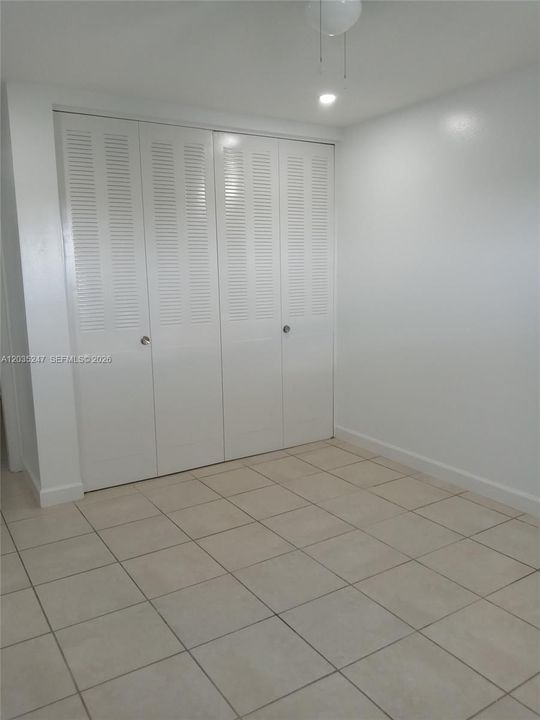 For Sale: $160,000 (1 beds, 1 baths, 640 Square Feet)