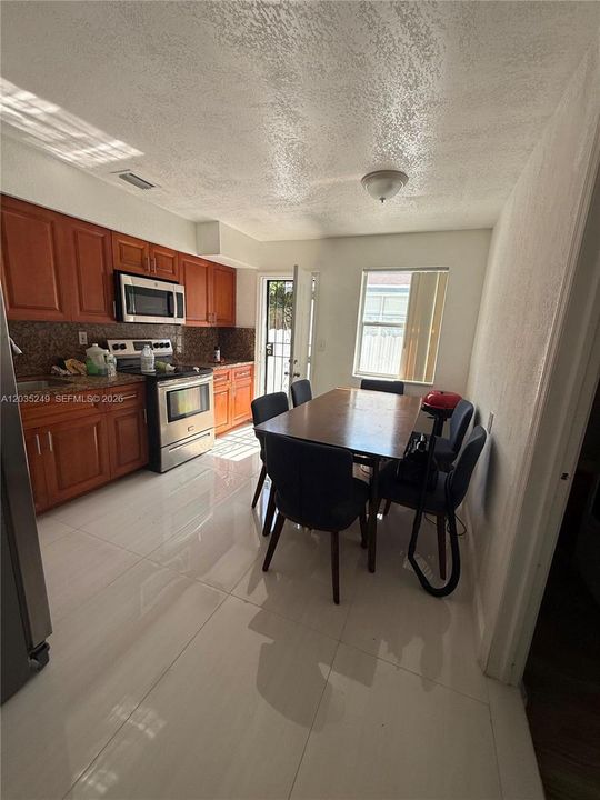 For Rent: $3,500 (2 beds, 2 baths, 1786 Square Feet)