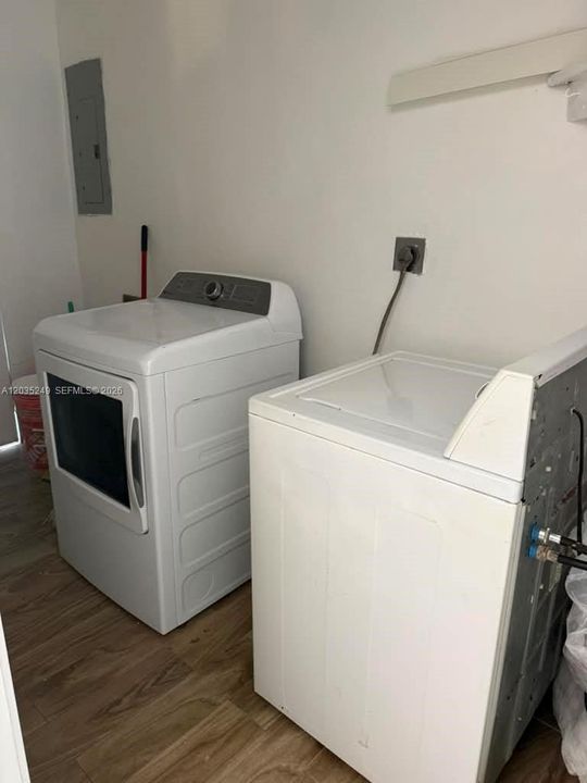 For Rent: $3,500 (2 beds, 2 baths, 1786 Square Feet)