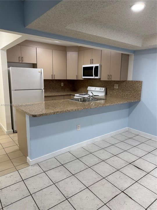 В аренду: $2,590 (2 спален, 2 ванн, 1210 Квадратных фут)