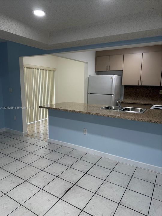 В аренду: $2,590 (2 спален, 2 ванн, 1210 Квадратных фут)