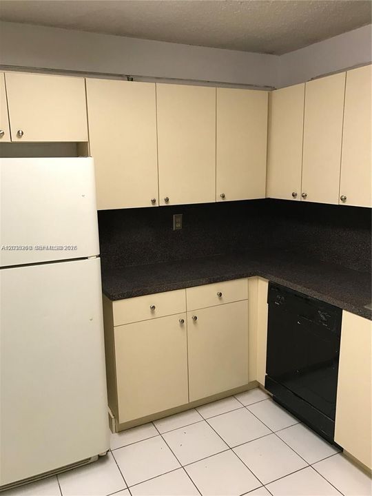 For Rent: $2,300 (2 beds, 2 baths, 847 Square Feet)