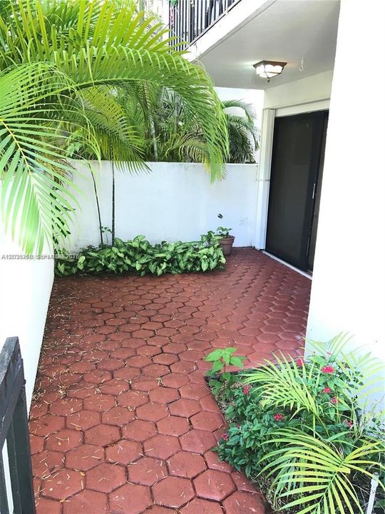 For Rent: $2,300 (2 beds, 2 baths, 847 Square Feet)