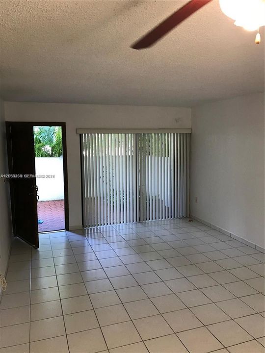 For Rent: $2,300 (2 beds, 2 baths, 847 Square Feet)