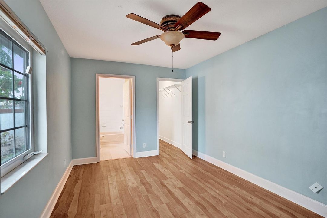 secondary bedroom_21