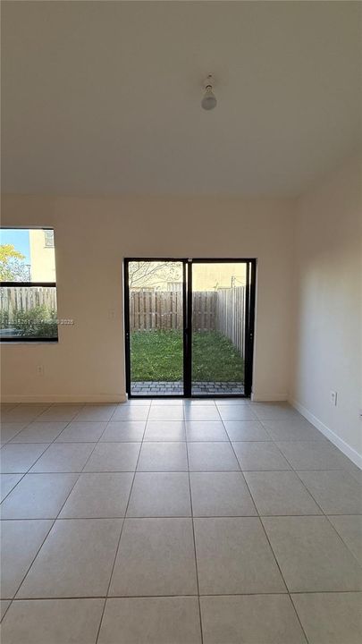 В аренду: $2,350 (3 спален, 2 ванн, 1393 Квадратных фут)