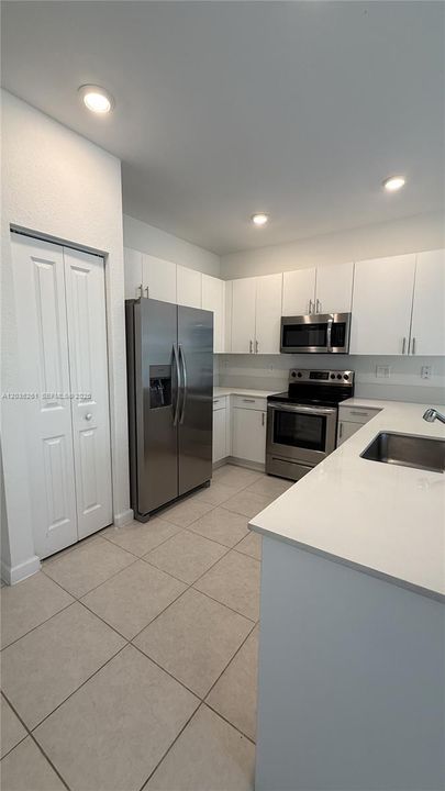 В аренду: $2,350 (3 спален, 2 ванн, 1393 Квадратных фут)