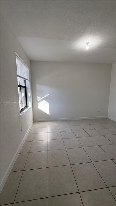 В аренду: $2,350 (3 спален, 2 ванн, 1393 Квадратных фут)