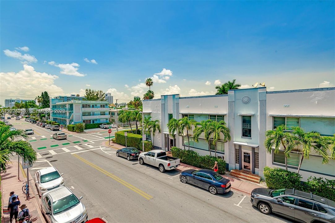 For Rent: $2,550 (1 beds, 1 baths, 750 Square Feet)
