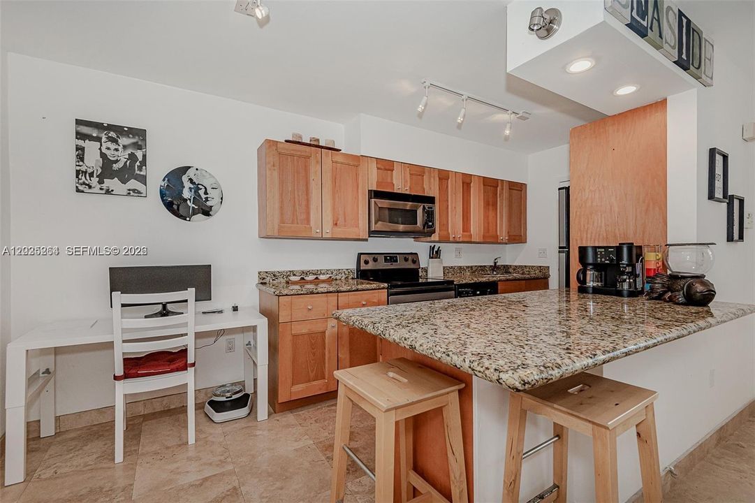 For Rent: $2,550 (1 beds, 1 baths, 750 Square Feet)