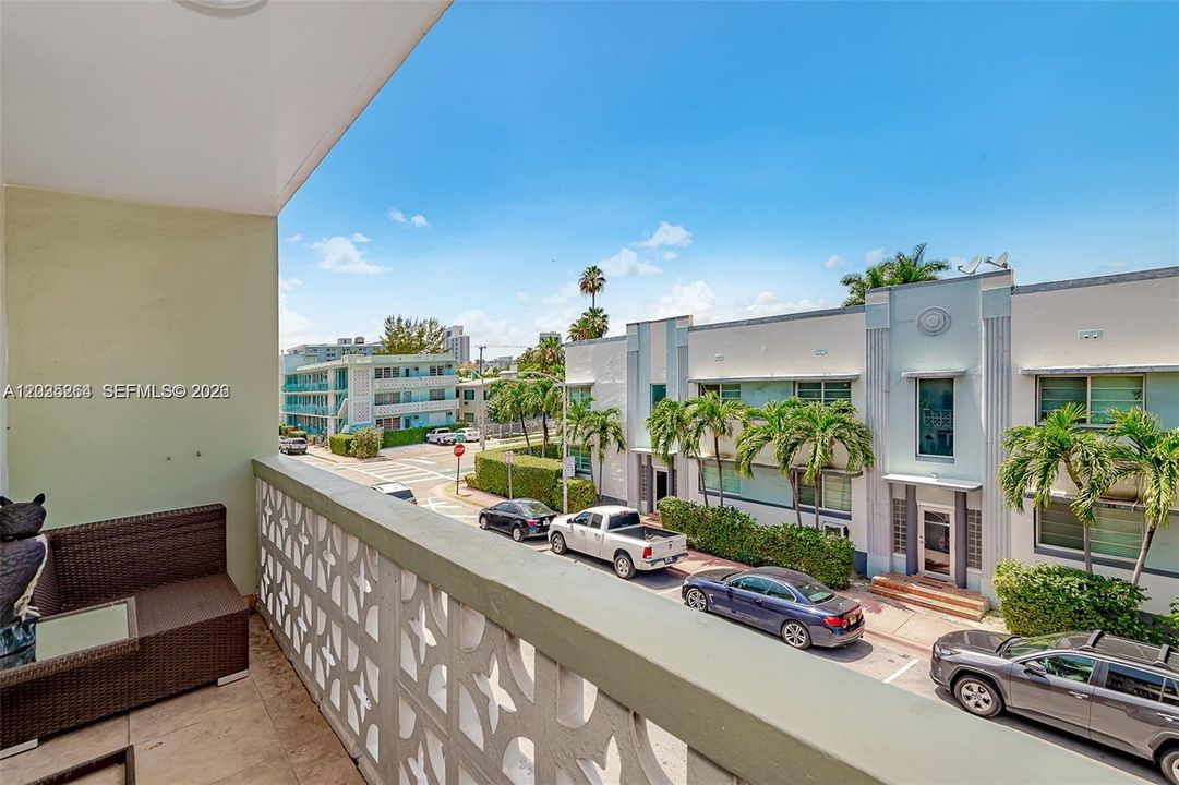 For Rent: $2,550 (1 beds, 1 baths, 750 Square Feet)