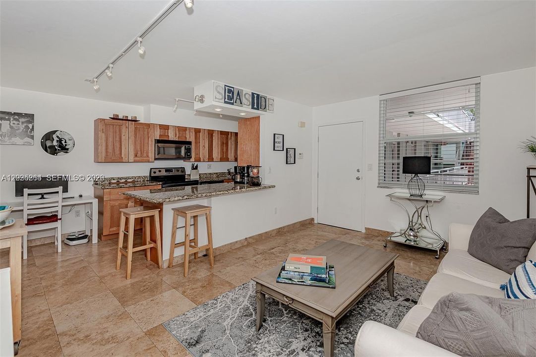 For Rent: $2,550 (1 beds, 1 baths, 750 Square Feet)