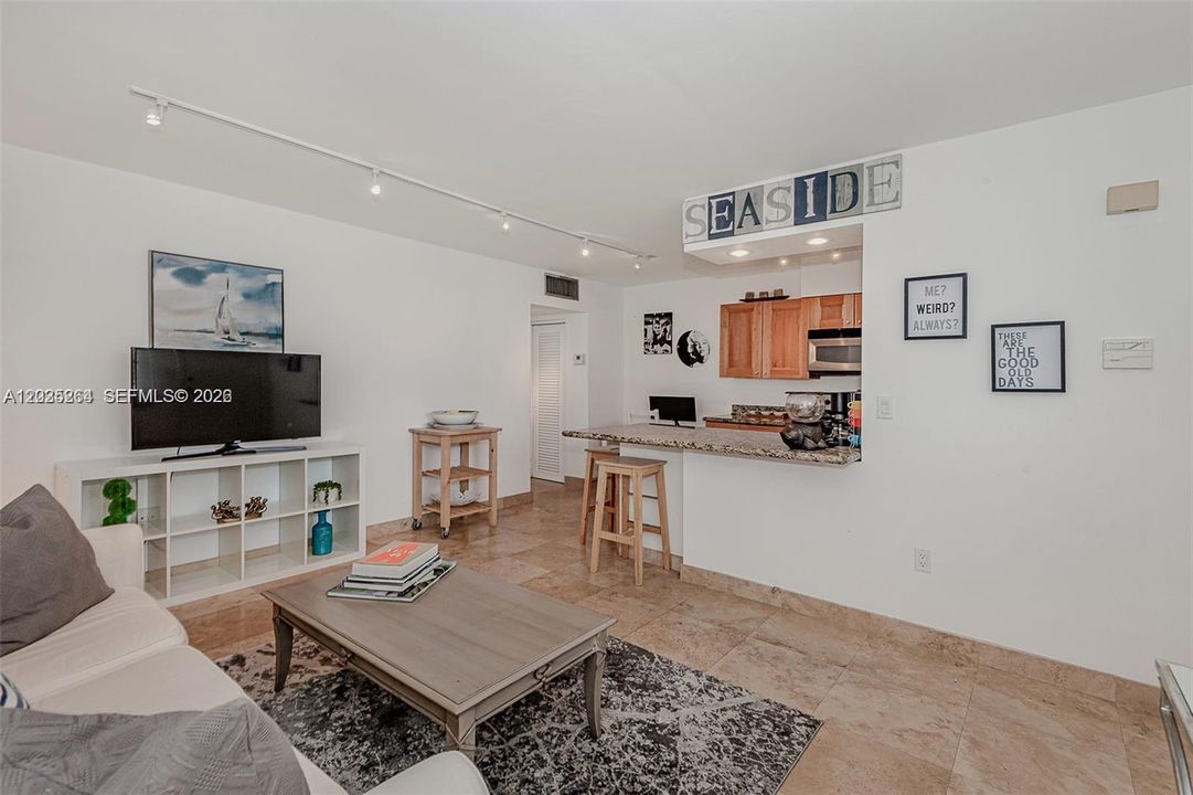 For Rent: $2,550 (1 beds, 1 baths, 750 Square Feet)