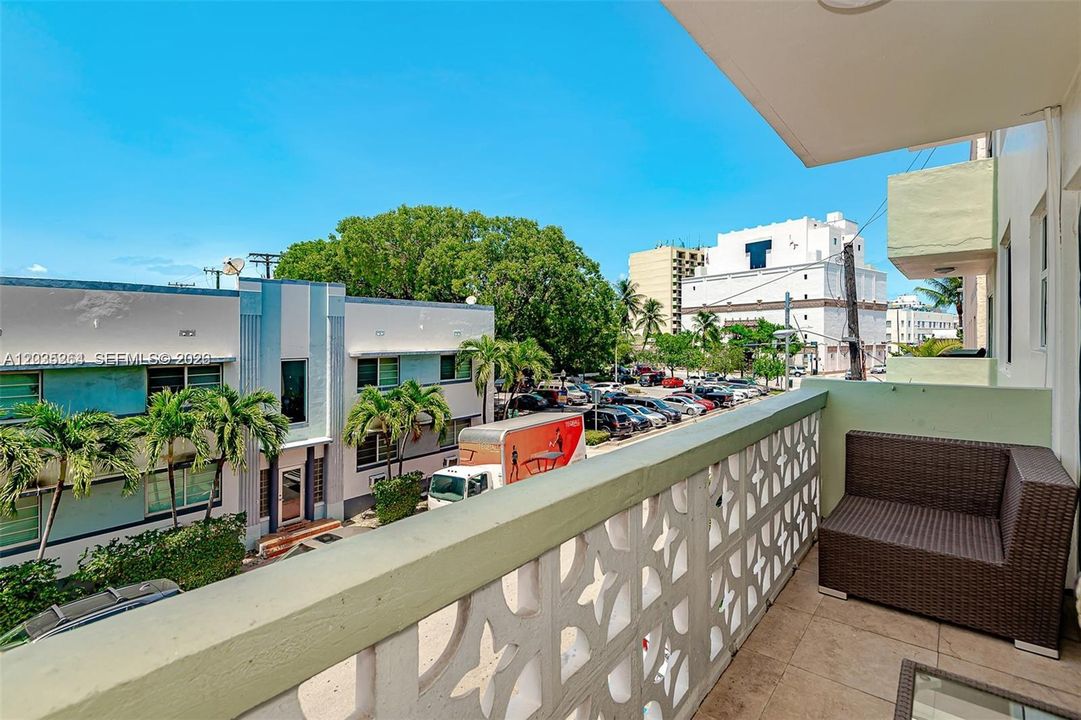 For Rent: $2,550 (1 beds, 1 baths, 750 Square Feet)