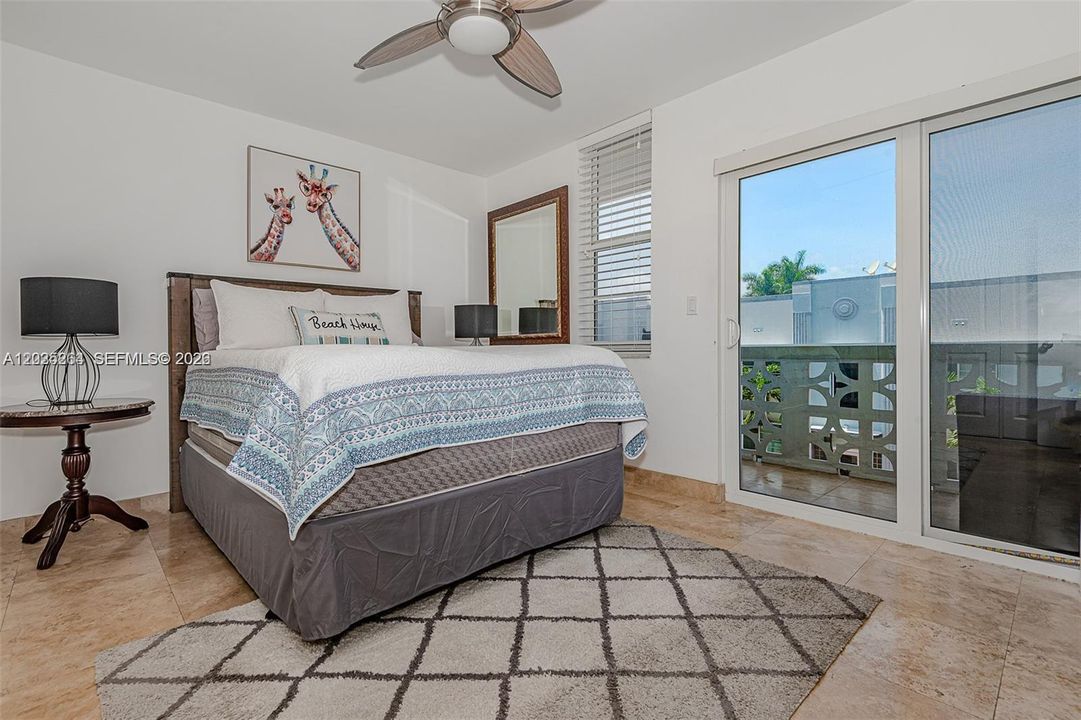 For Rent: $2,550 (1 beds, 1 baths, 750 Square Feet)