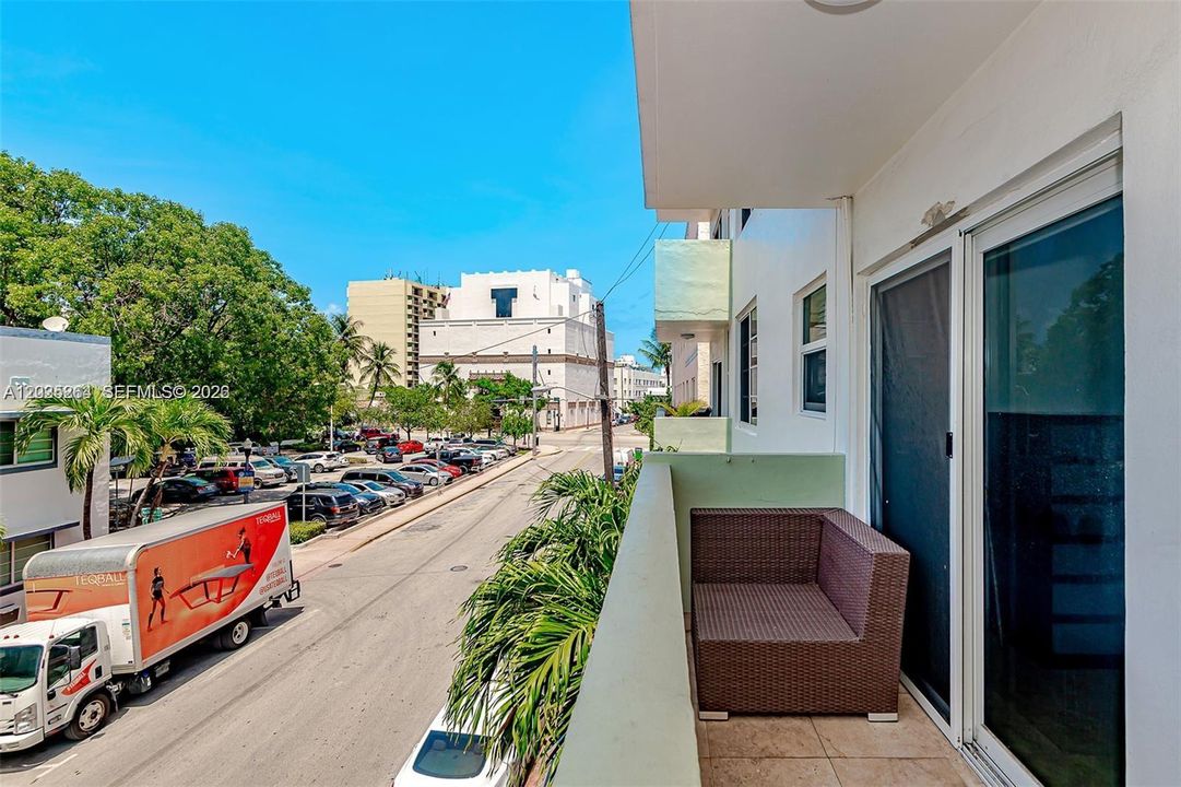 For Rent: $2,550 (1 beds, 1 baths, 750 Square Feet)