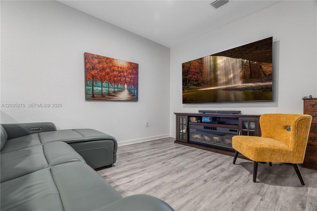En Venta: $419,990 (3 camas, 2 baños, 1740 Pies cuadrados)