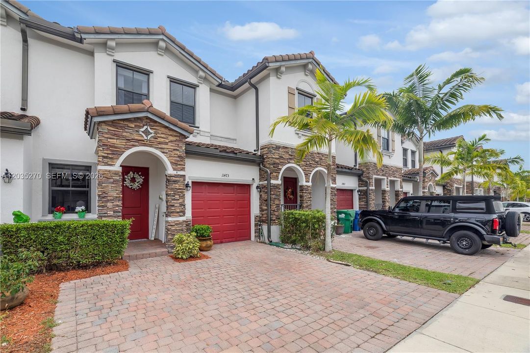 En Venta: $419,990 (3 camas, 2 baños, 1740 Pies cuadrados)