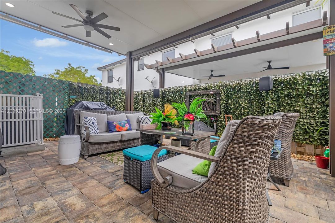 En Venta: $419,990 (3 camas, 2 baños, 1740 Pies cuadrados)