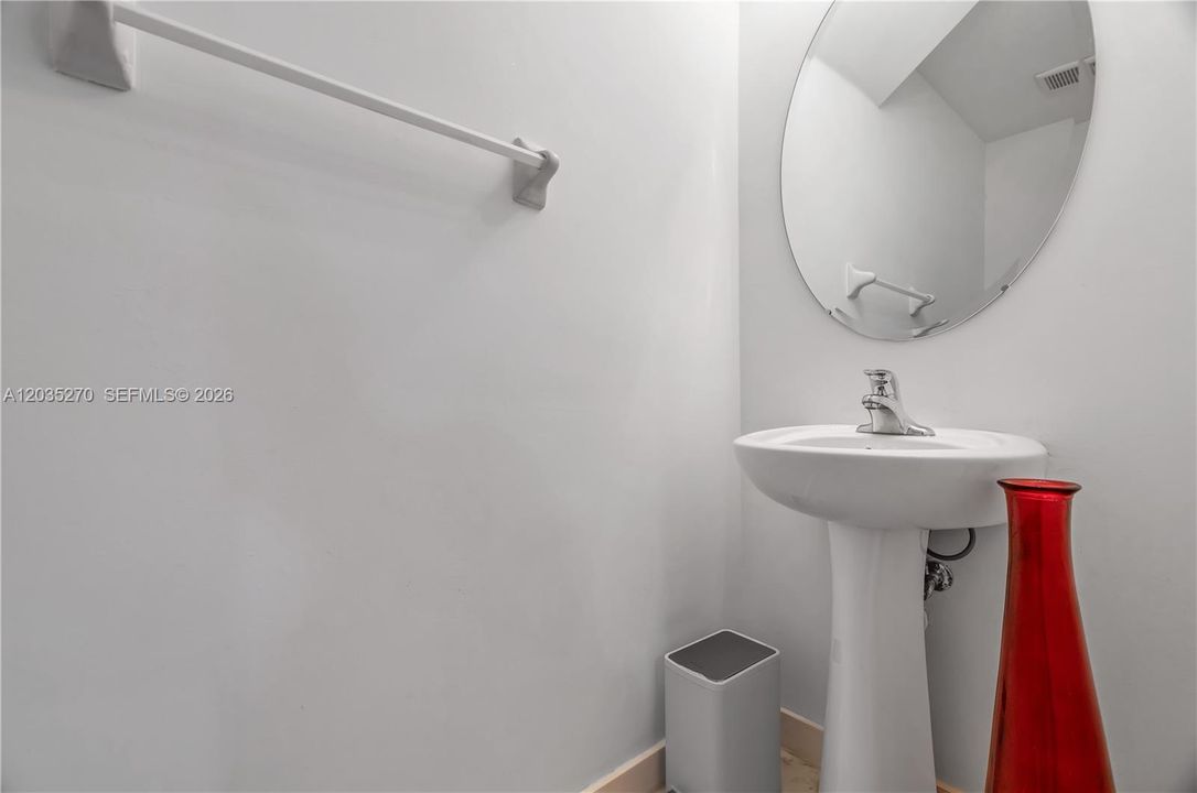En Venta: $419,990 (3 camas, 2 baños, 1740 Pies cuadrados)