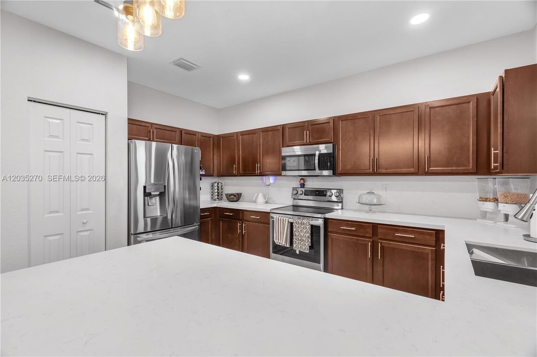 En Venta: $419,990 (3 camas, 2 baños, 1740 Pies cuadrados)