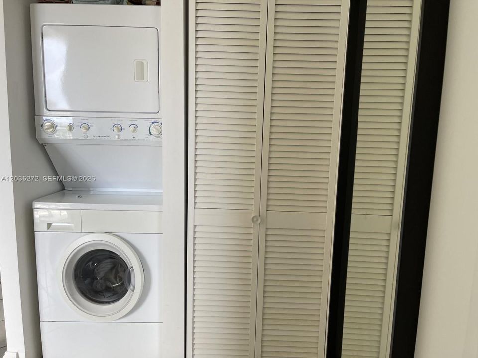 В аренду: $2,800 (2 спален, 2 ванн, 917 Квадратных фут)