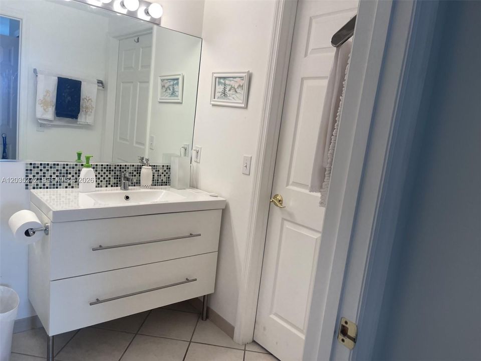 В аренду: $2,800 (2 спален, 2 ванн, 917 Квадратных фут)