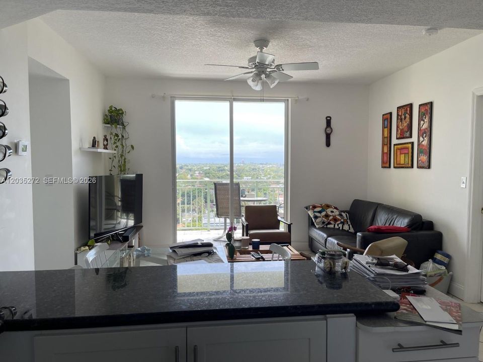 В аренду: $2,800 (2 спален, 2 ванн, 917 Квадратных фут)