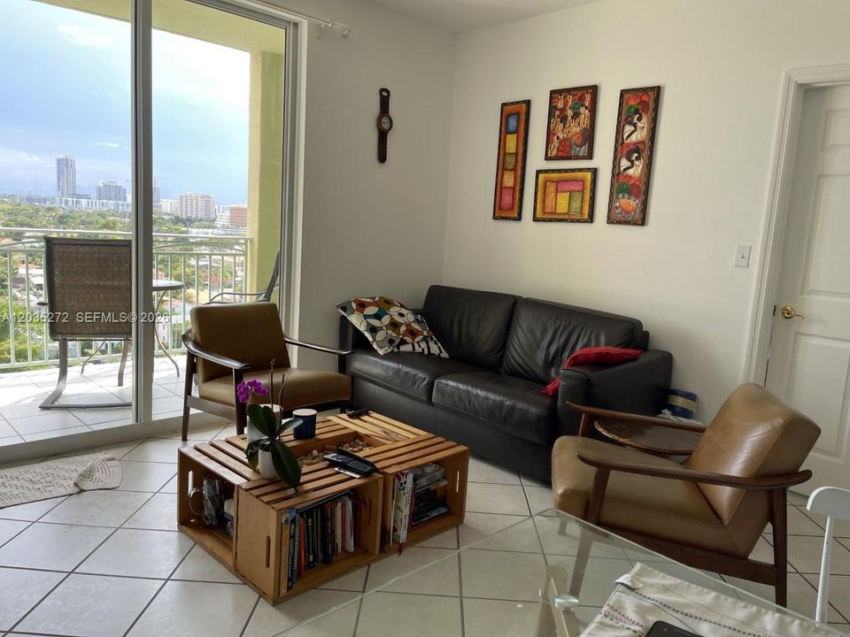 В аренду: $2,800 (2 спален, 2 ванн, 917 Квадратных фут)