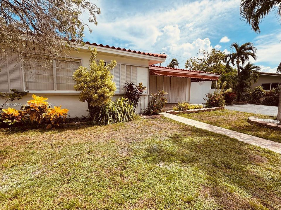 For Rent: $1,800 (1 beds, 1 baths, 380 Square Feet)