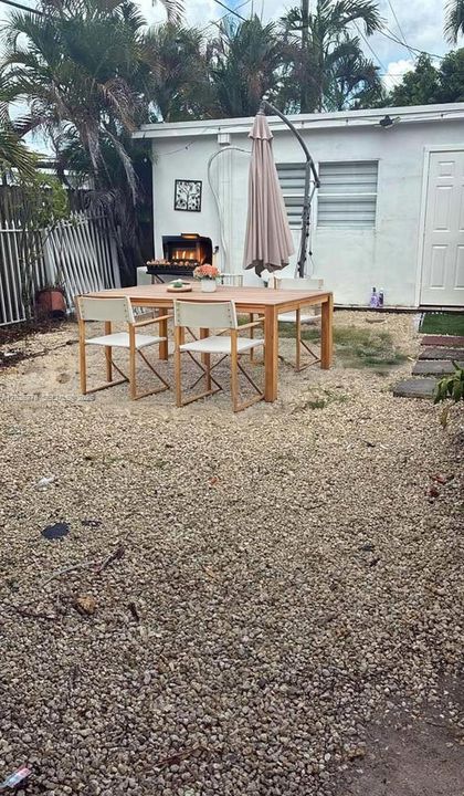 For Rent: $1,800 (1 beds, 1 baths, 380 Square Feet)
