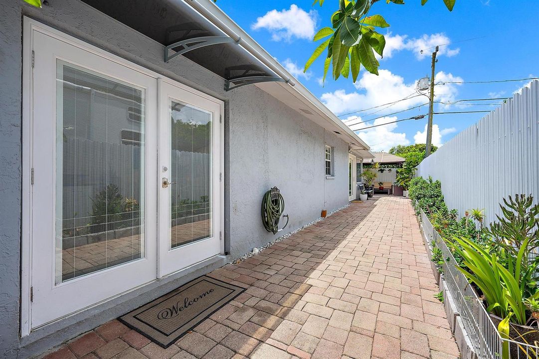 904 Ortega Rd-office& patio
