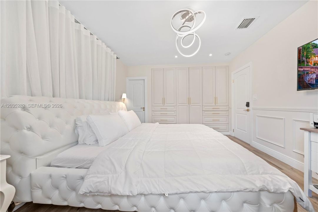 For Sale: $999,000 (3 beds, 2 baths, 1526 Square Feet)