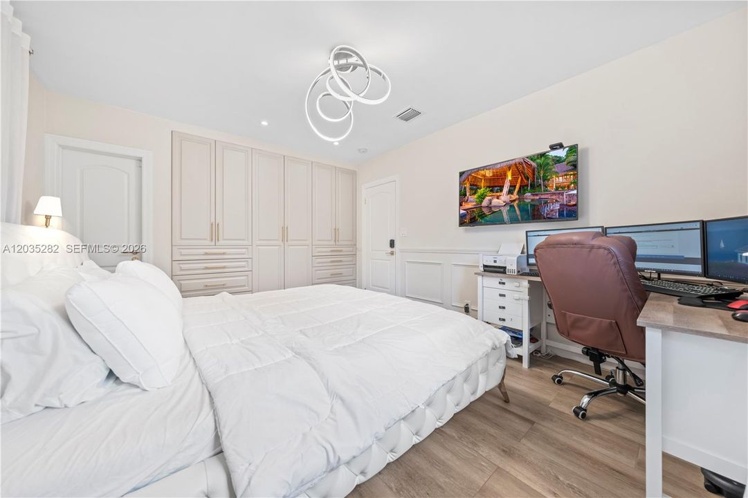 For Sale: $999,000 (3 beds, 2 baths, 1526 Square Feet)
