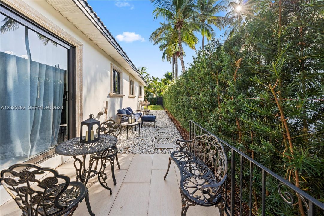 For Sale: $999,000 (3 beds, 2 baths, 1526 Square Feet)