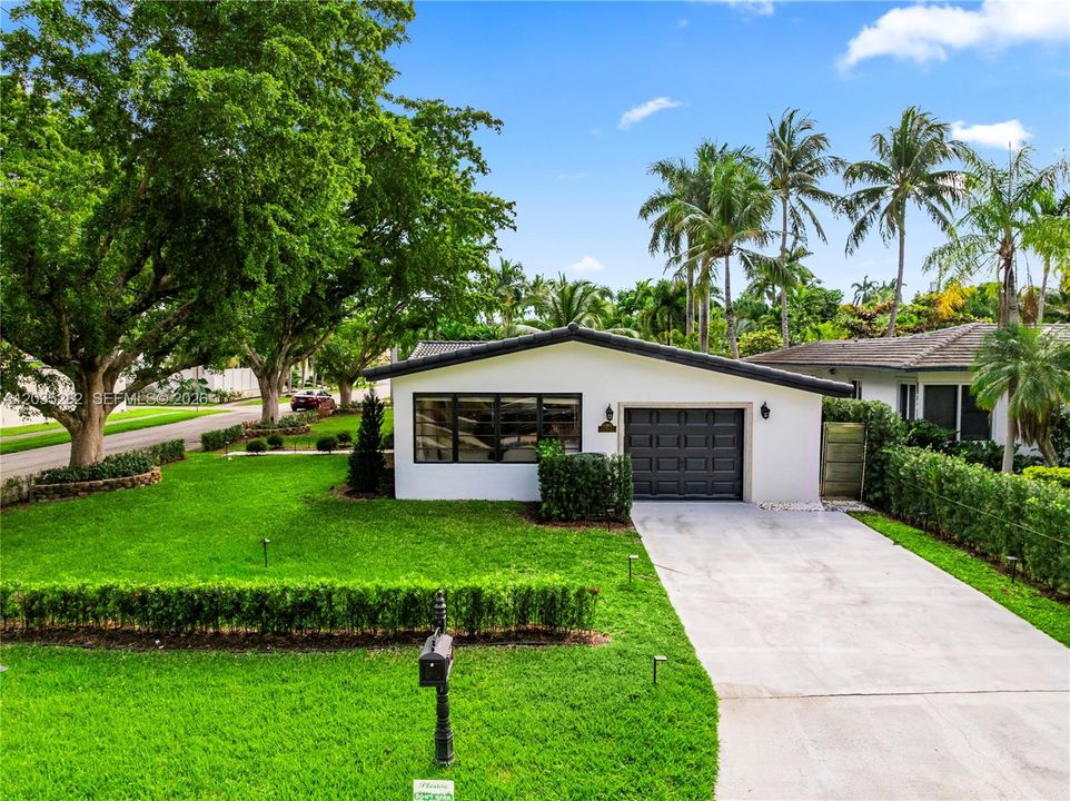 For Sale: $999,000 (3 beds, 2 baths, 1526 Square Feet)
