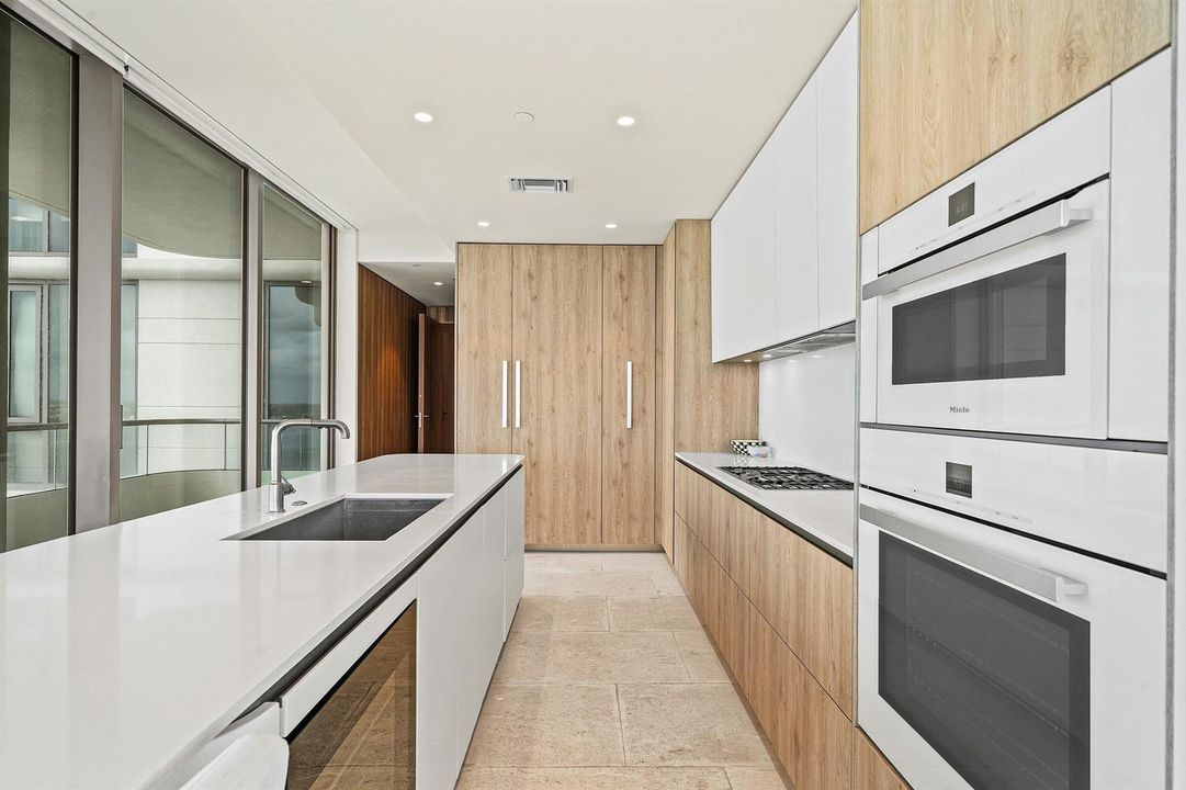 008-200ArkonaCourt-804-WestPalmBeach-FL-