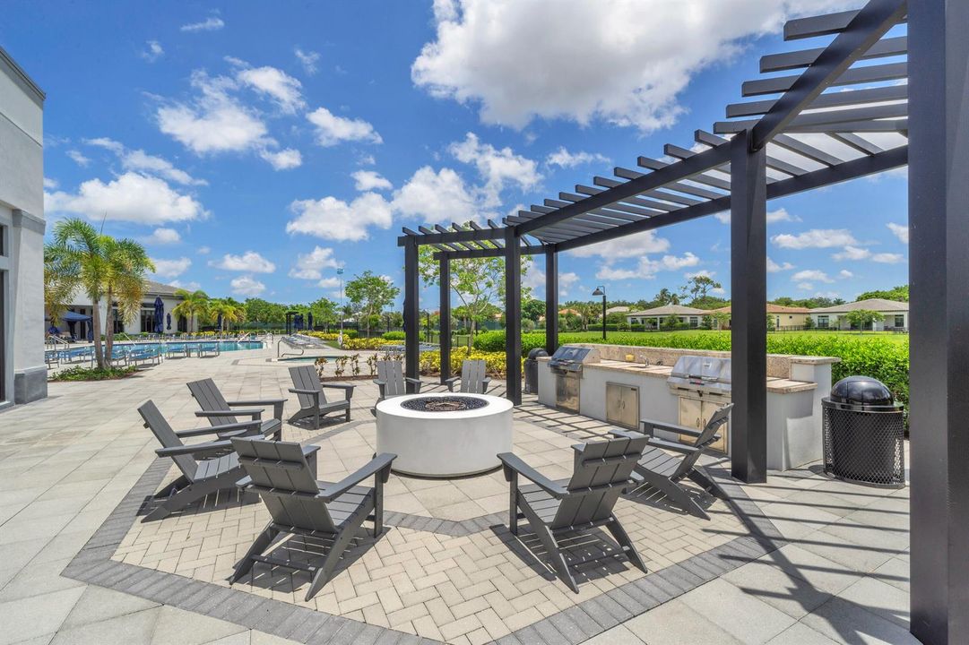 22 Clubhouse Pool (4)