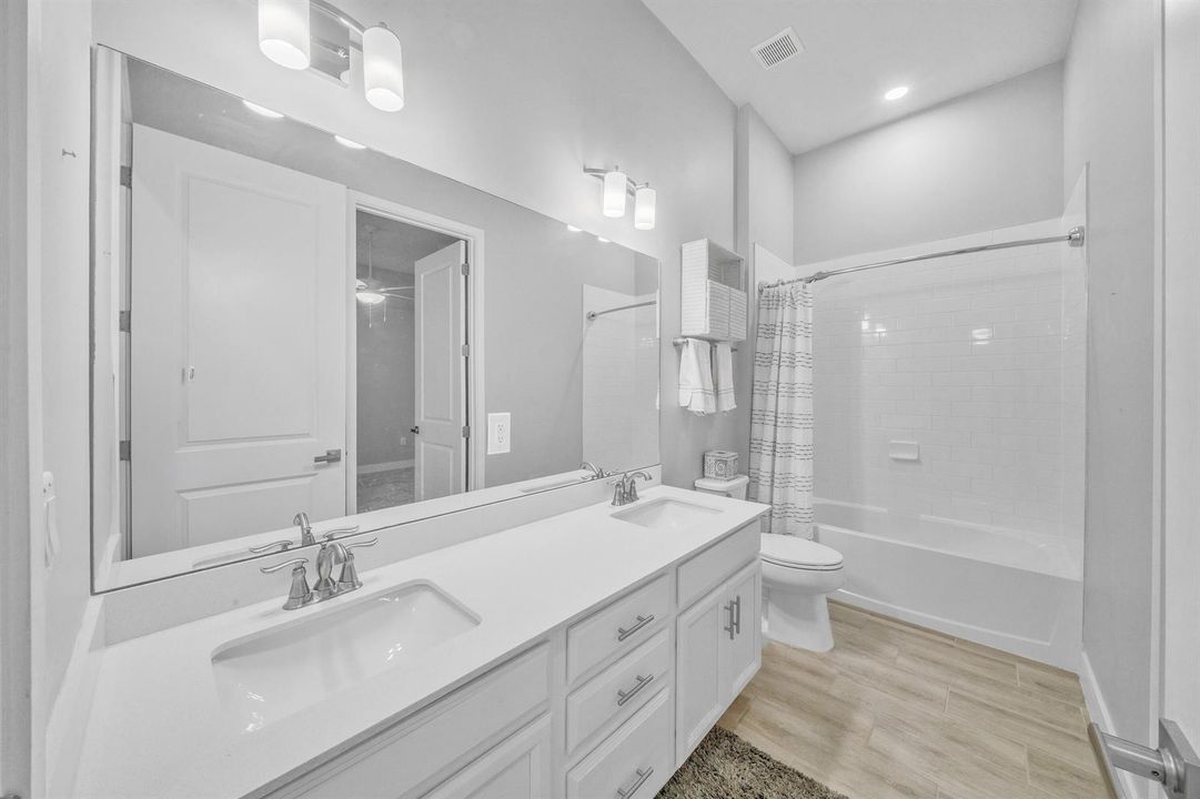 6 Guest Bathroom (1)