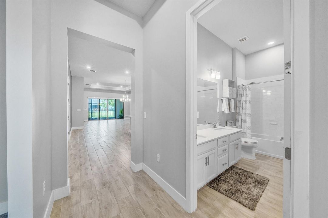 8 Foyer (1)