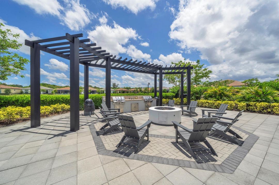 22 Clubhouse Pool (3)