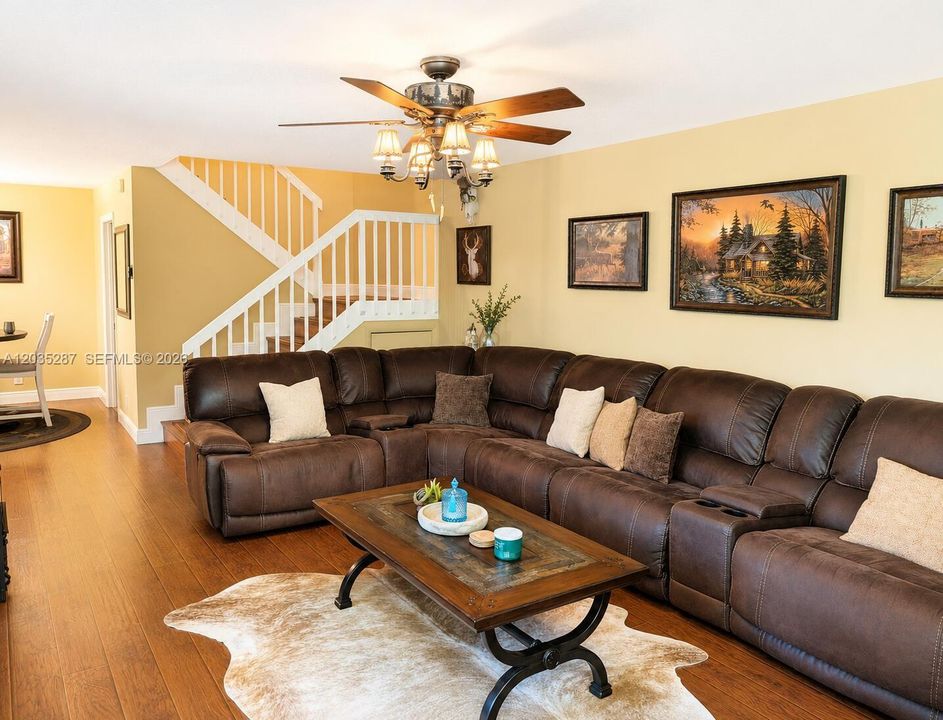 For Sale: $420,000 (2 beds, 2 baths, 1264 Square Feet)