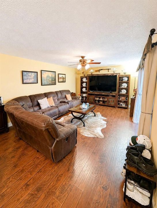 For Sale: $420,000 (2 beds, 2 baths, 1264 Square Feet)