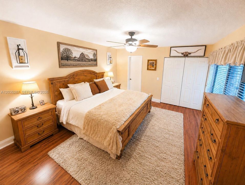 For Sale: $420,000 (2 beds, 2 baths, 1264 Square Feet)