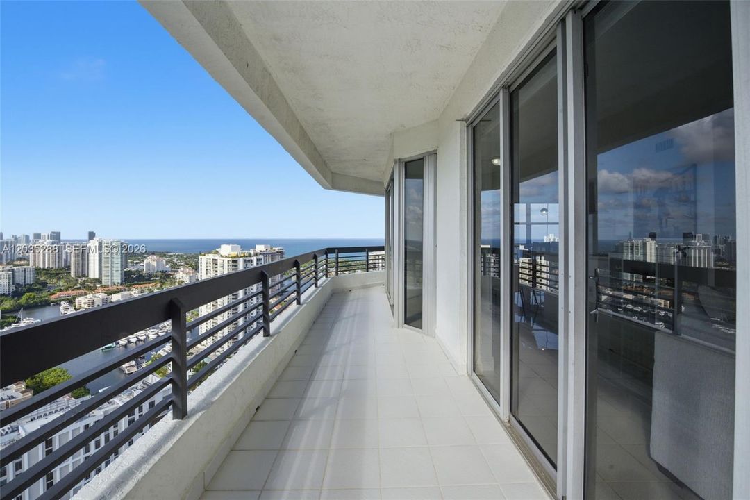 For Rent: $5,000 (2 beds, 2 baths, 1464 Square Feet)